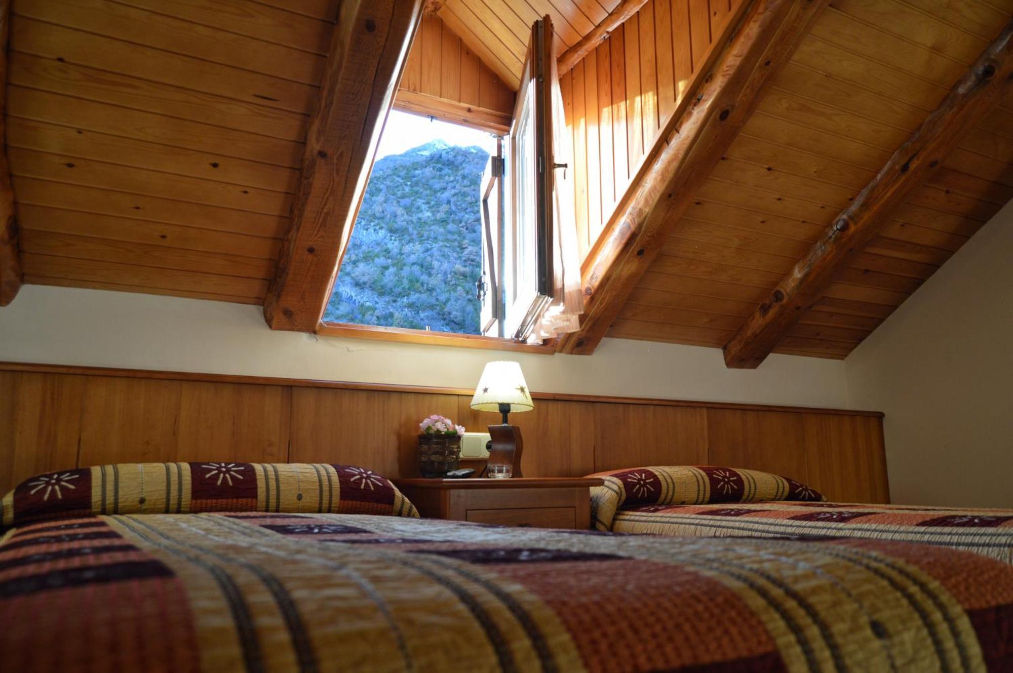 Casa Torellola Cardet Room photo